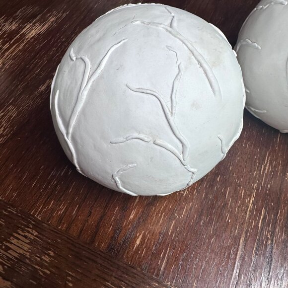 Large White Ceramic Eyeball Bookends With Sculpted Vein & Iris Details - Picture 7 of 13